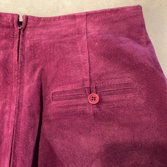 Vintage 1980's Wilson Leather Fuchsia Suede Pencil Skirt - Picture 5 of 11